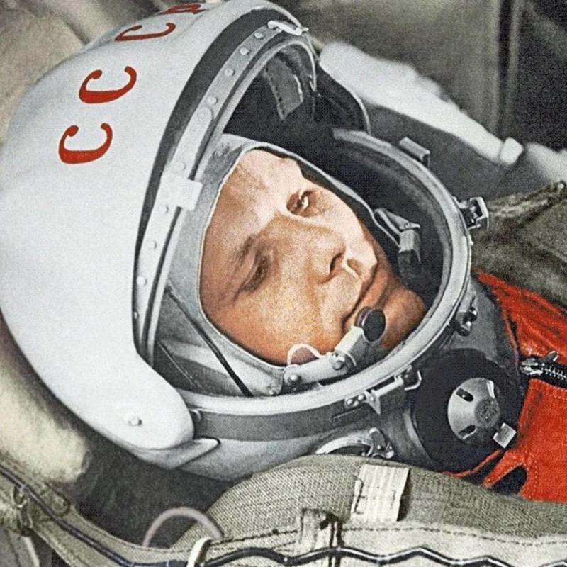 С Днем космонавтики