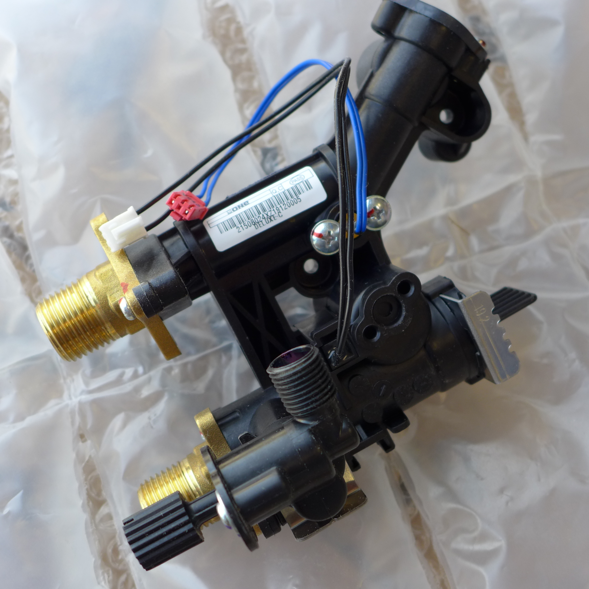 Гидрогруппа ГВС с датчиком температуры и датчиком протока ГВС DELUXE C ALL 30023508A